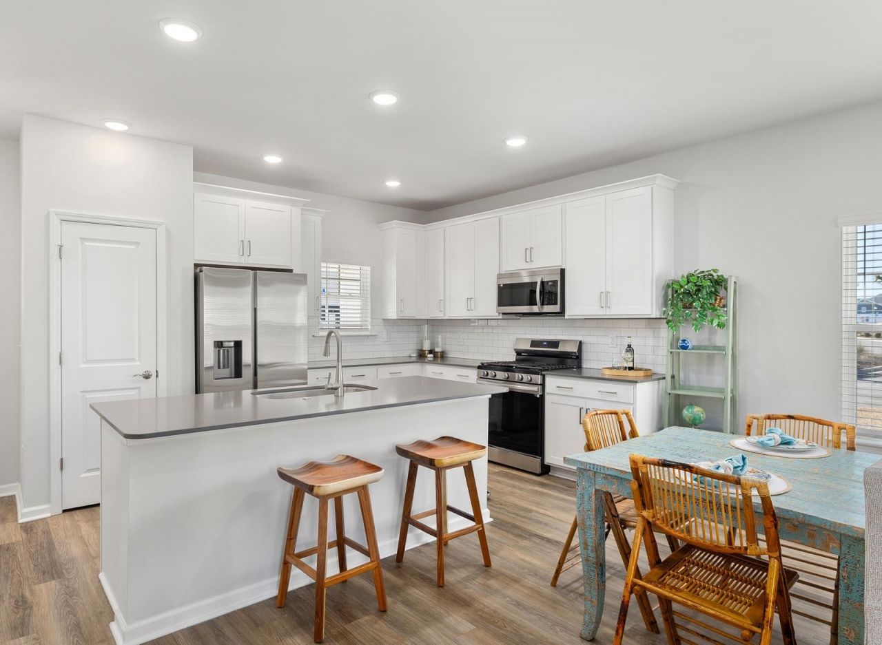 283 Ferretti St.  Photo 4
