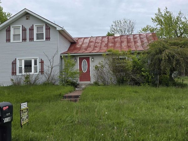 9358 E Market , Pittsford, MI 49271