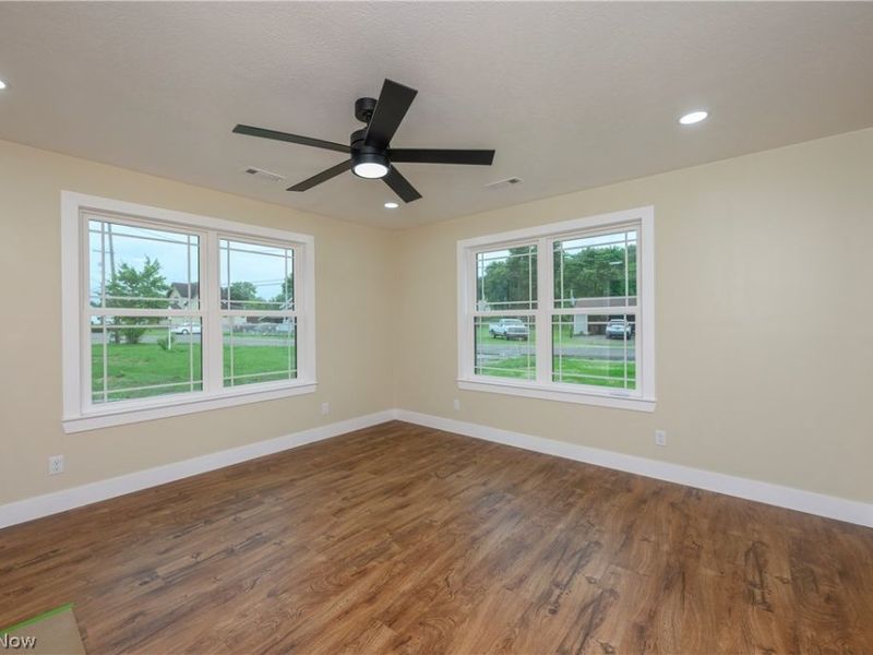 1545 Roanoke Avenue, Uhrichsville, OH 44683 Photo 10