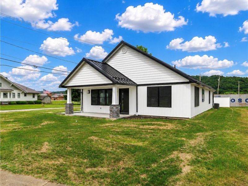 1545 Roanoke Avenue, Uhrichsville, OH 44683 Photo 2