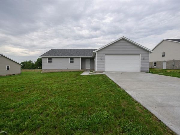 10952 Madlyn Street NE, Bolivar, OH 44612
