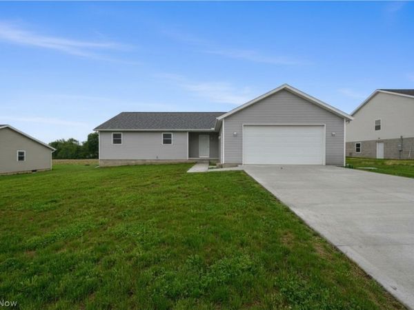 10952 Madlyn Street NE, Bolivar, OH 44612