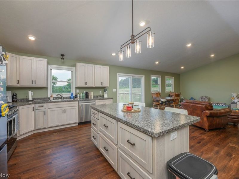 10952 Madlyn Street NE, Bolivar, OH 44612 Photo 10