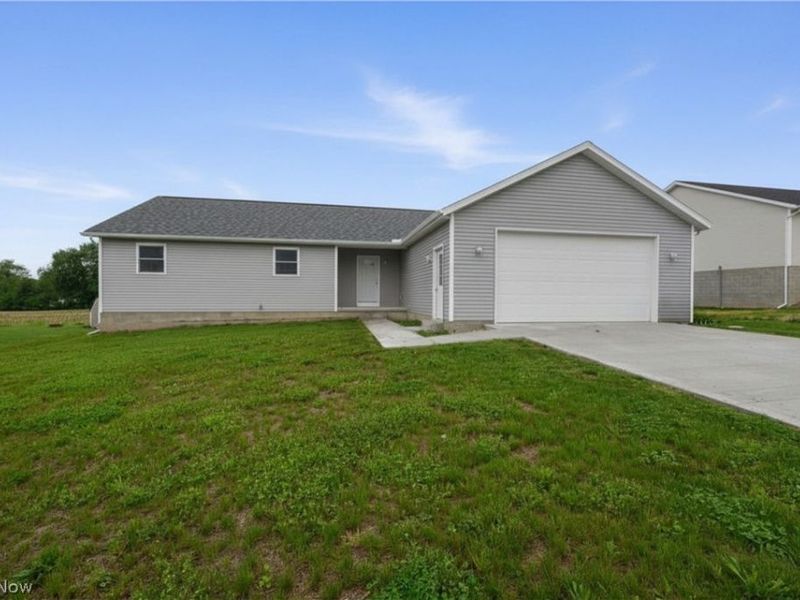 10952 Madlyn Street NE, Bolivar, OH 44612 Photo 2
