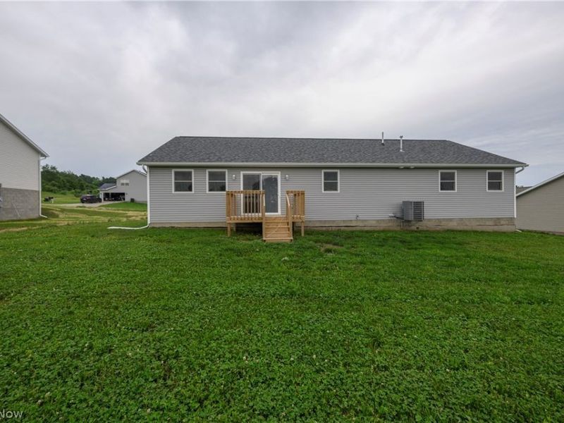 10952 Madlyn Street NE, Bolivar, OH 44612 Photo 4