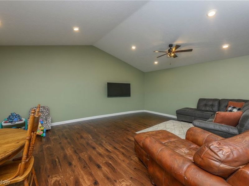 10952 Madlyn Street NE, Bolivar, OH 44612 Photo 7