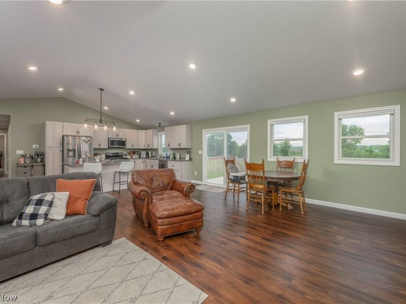 10952 Madlyn Street NE, Bolivar, OH 44612 Photo 8