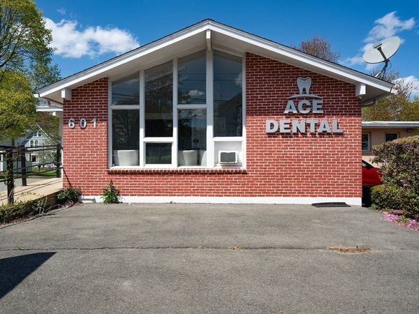 601 Pleasant St, Brockton, MA 02301
