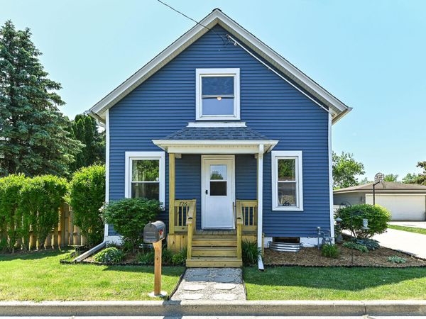 726 High St, Union Grove, WI 53182