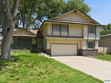 912 Claudine Avenue , Papillion, NE 68046