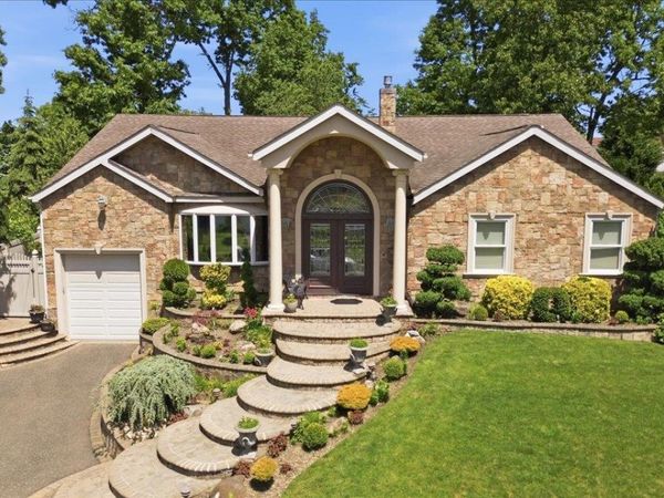 9 Robert Circle, Syosset, NY 11791