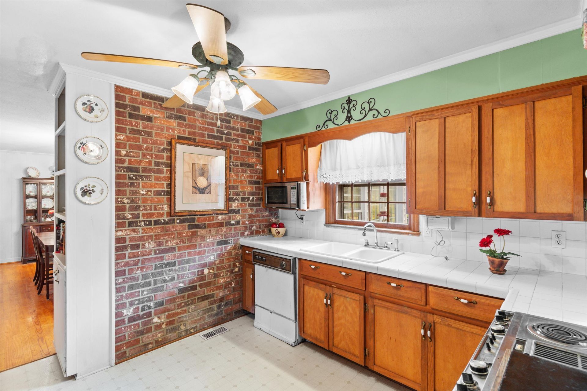 106 Jessamine St.  Photo 5