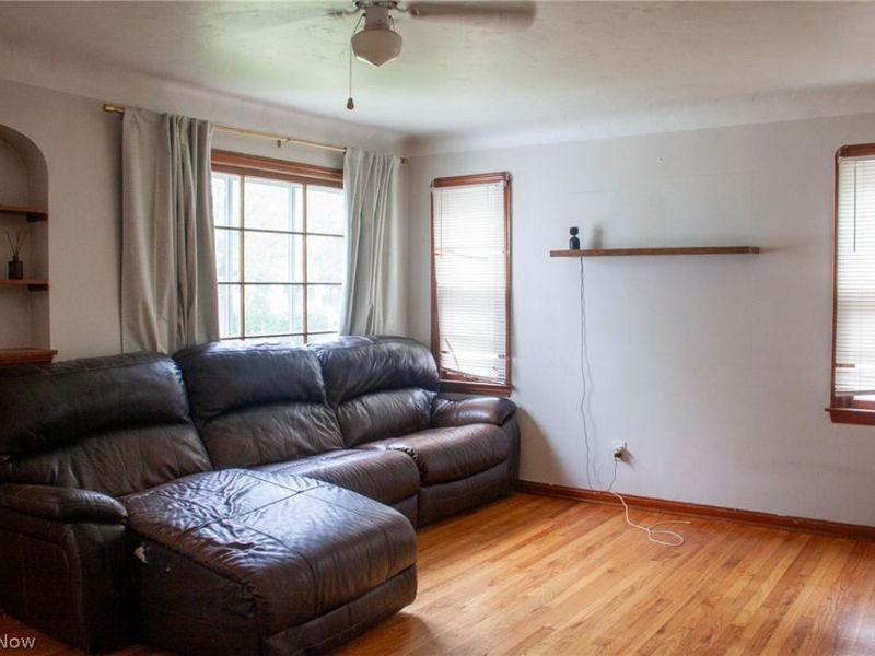 13606 Wainstead Avenue, Cleveland, OH 44111 Photo 10