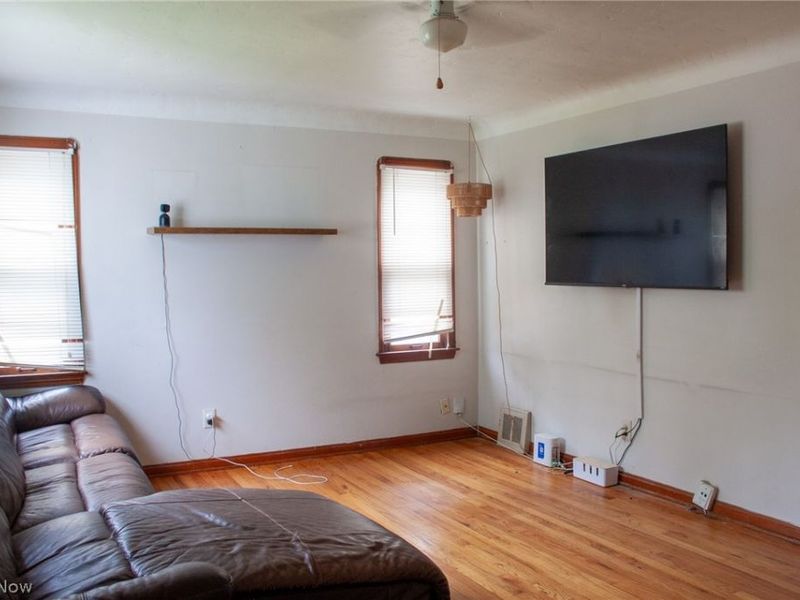 13606 Wainstead Avenue, Cleveland, OH 44111 Photo 9