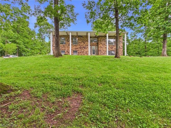 655 Ridgewood Boulevard , Belpre, OH 45714