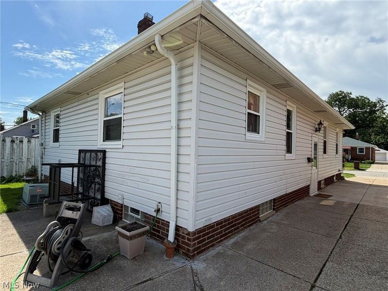 6706 Gilbert Avenue, Parma, OH 44129 Photo 4