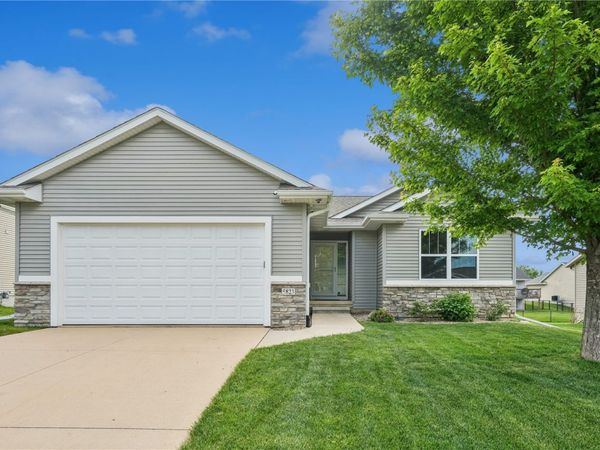 5823 Smithland Drive , Marion, IA 52302