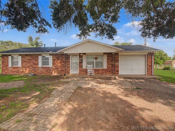 102963 N Center Street , Checotah, OK 74426