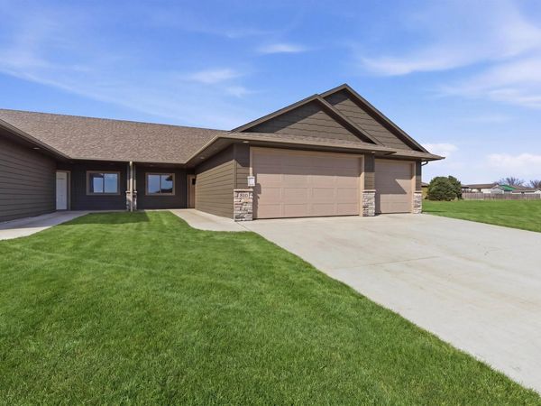 810 Shirley St, Harrisburg, SD 57032