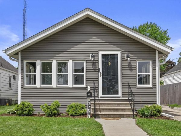 7206 41st AVENUE, Kenosha, WI 53142