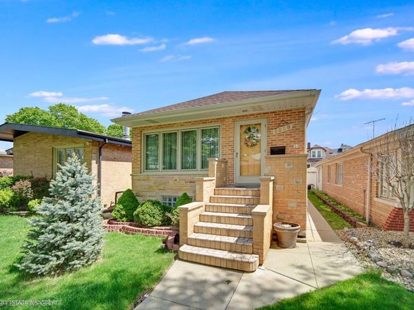 5609 S Monitor Avenue , Chicago, IL 60638