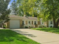 410 N Dryden Place , Arlington Heights, IL 60004 primary photo