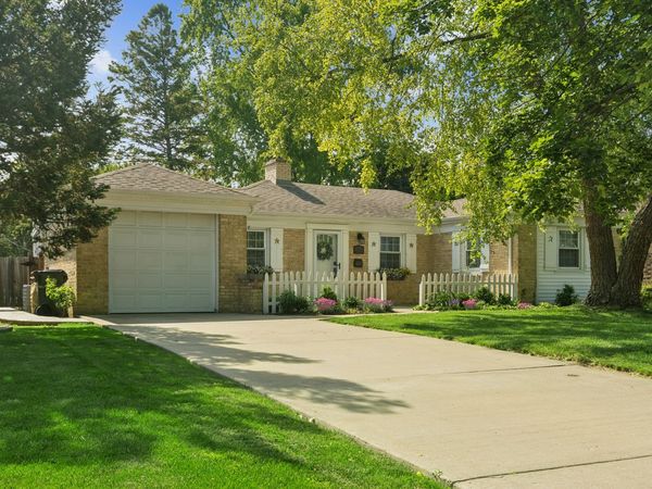 410 N Dryden Place , Arlington Heights, IL 60004