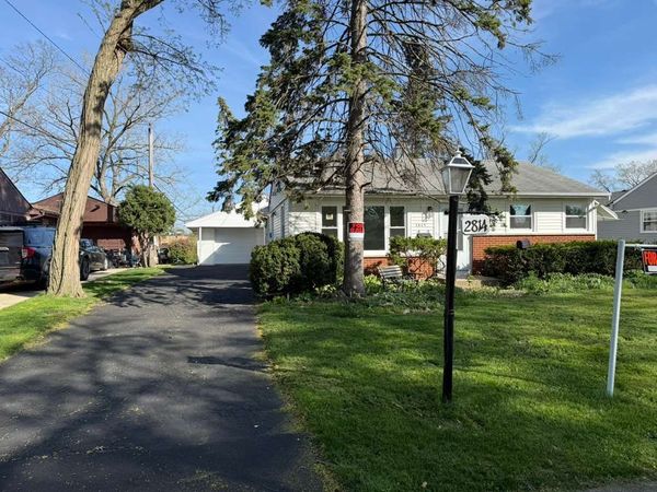 2814 Cardinal Drive, Rolling Meadows, IL 60008