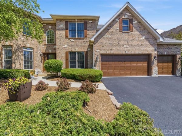 729 W Thornwood Drive , South Elgin, IL 60177