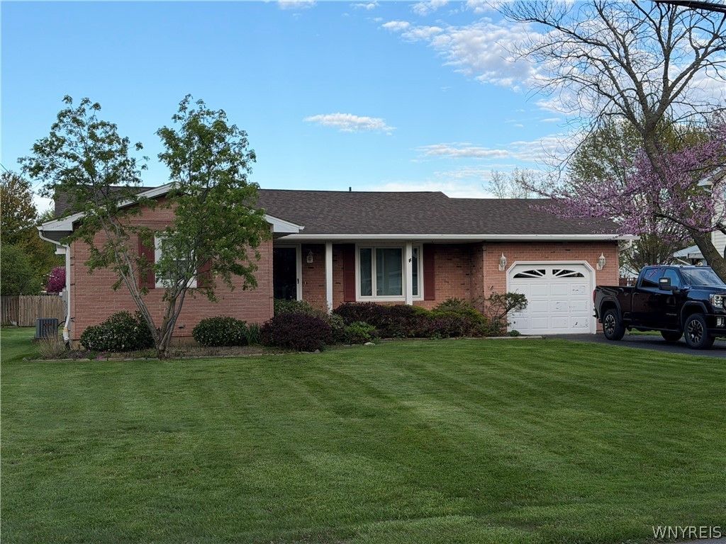 7227 Nickett Drive, North Tonawanda, NY 14120 Main Photo