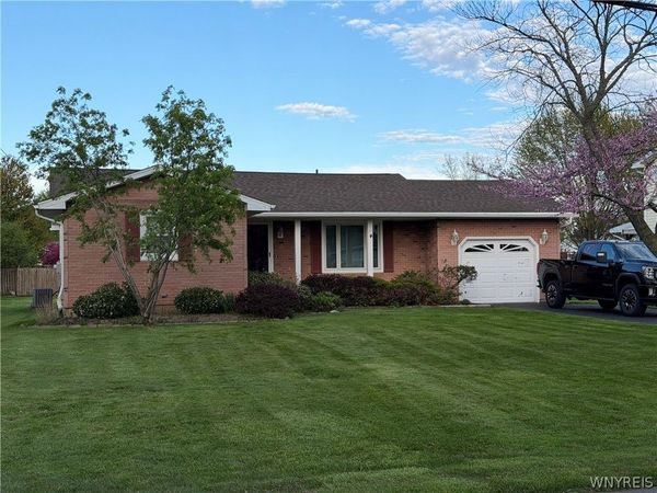 7227 Nickett Drive, North Tonawanda, NY 14120