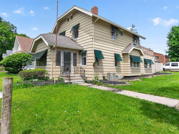802 Oakridge Drive, Jackson, MI 49203