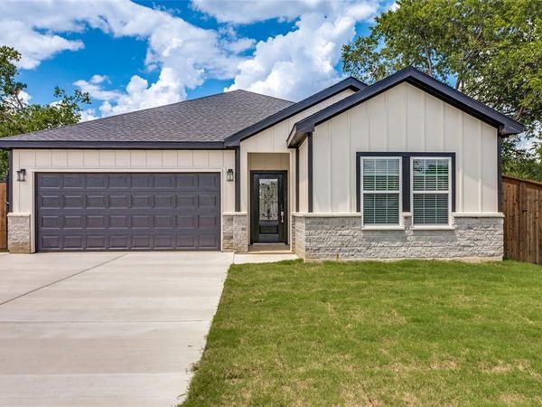 901 E Devitt Street, Fort Worth, TX 76110