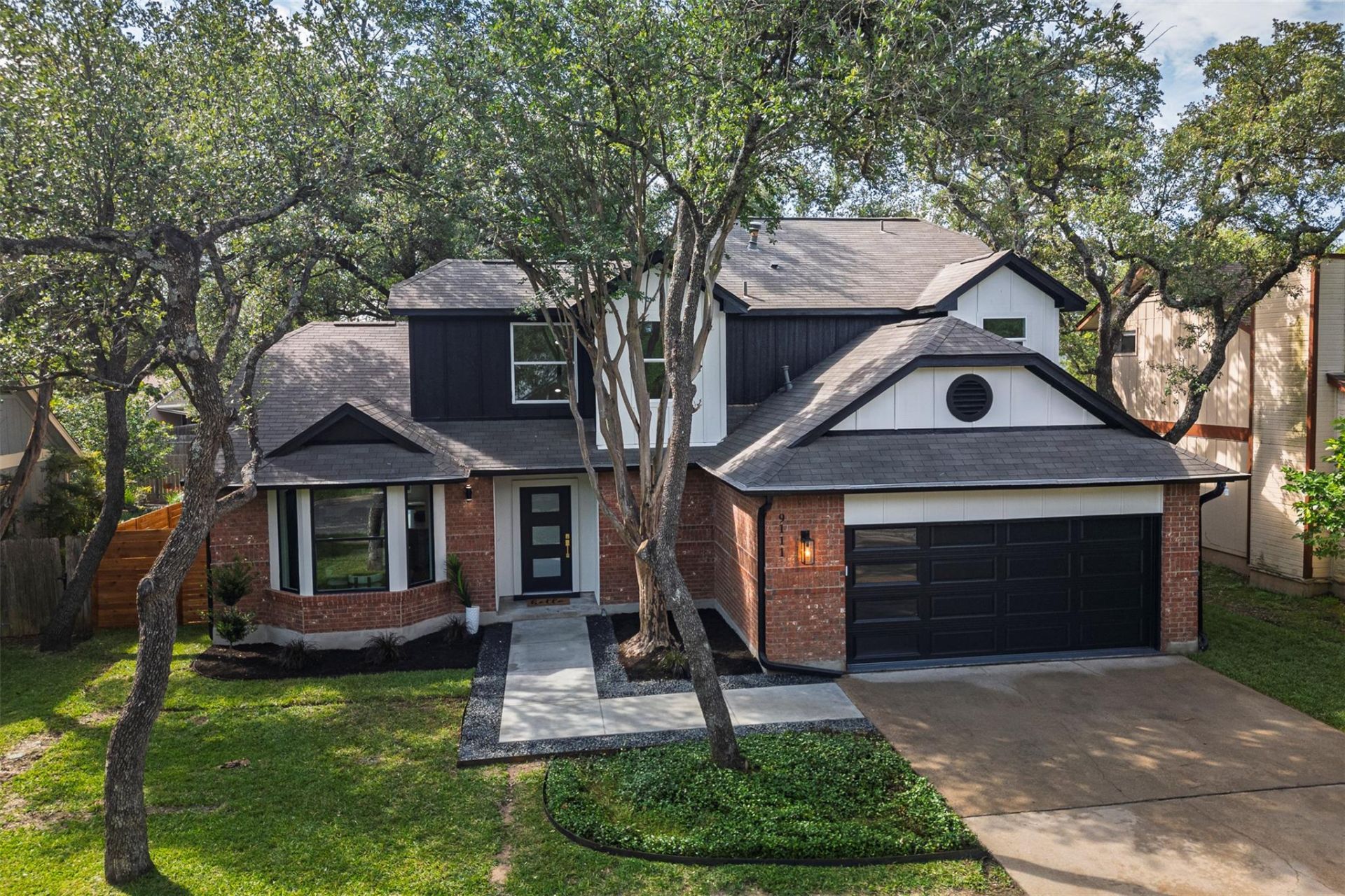 9111 Hazelhurst Dr, Austin, TX 78729 Main Photo