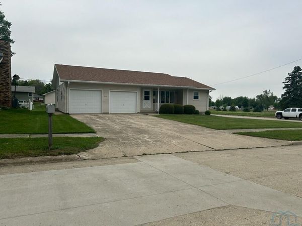 245 North 8th Avenue, Sheldon, IA 51201
