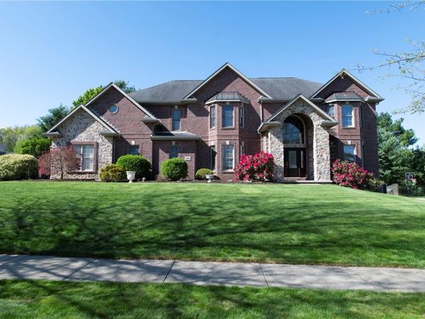 104 Walden Pond Ln, Cranberry Twp, PA 16066