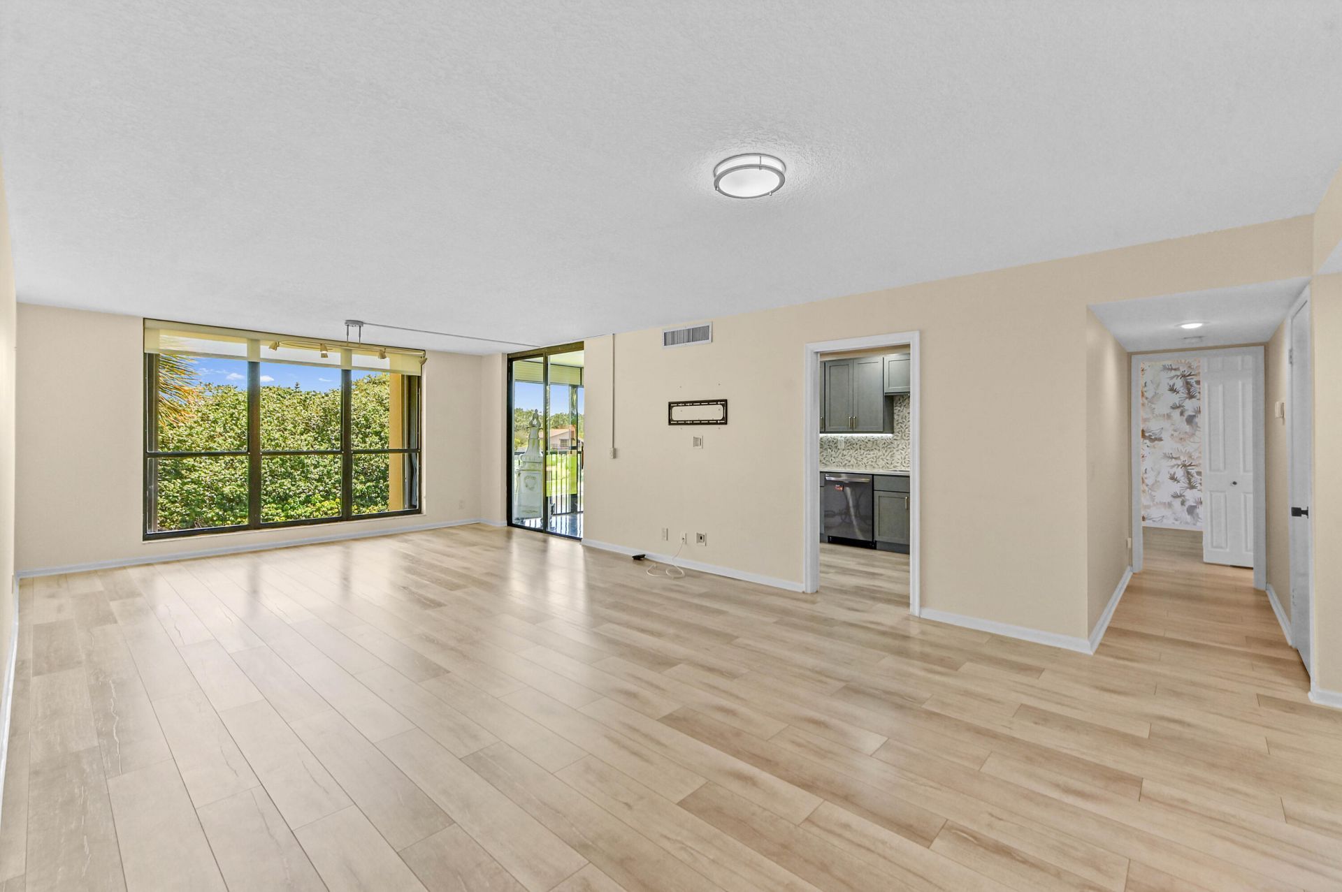 5250 Woodland Lakes Drive, Unit 327, Palm Beach Gardens, FL 33418 Photo