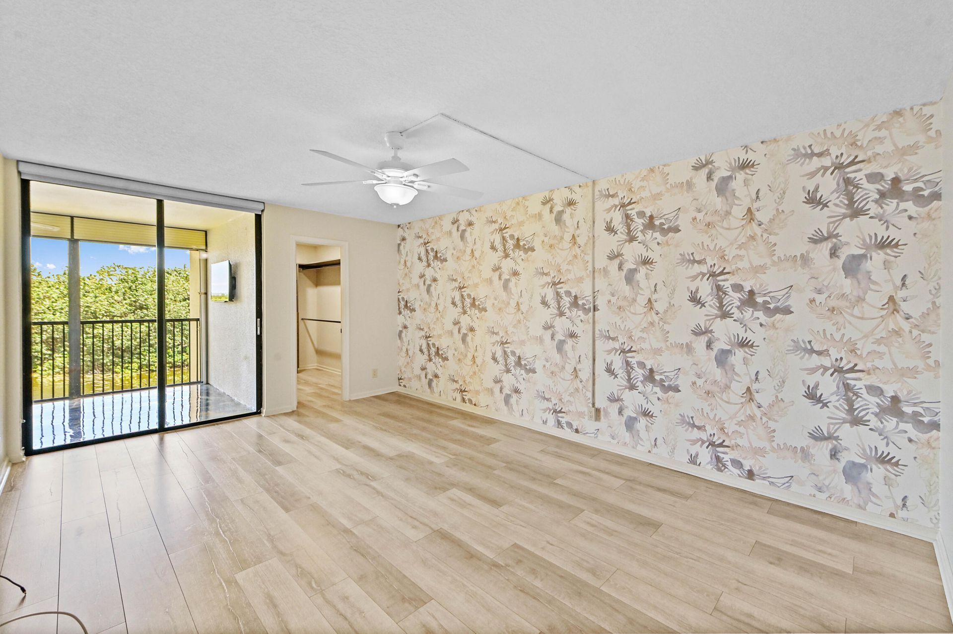 5250 Woodland Lakes Drive, Unit 327, Palm Beach Gardens, FL 33418 Photo