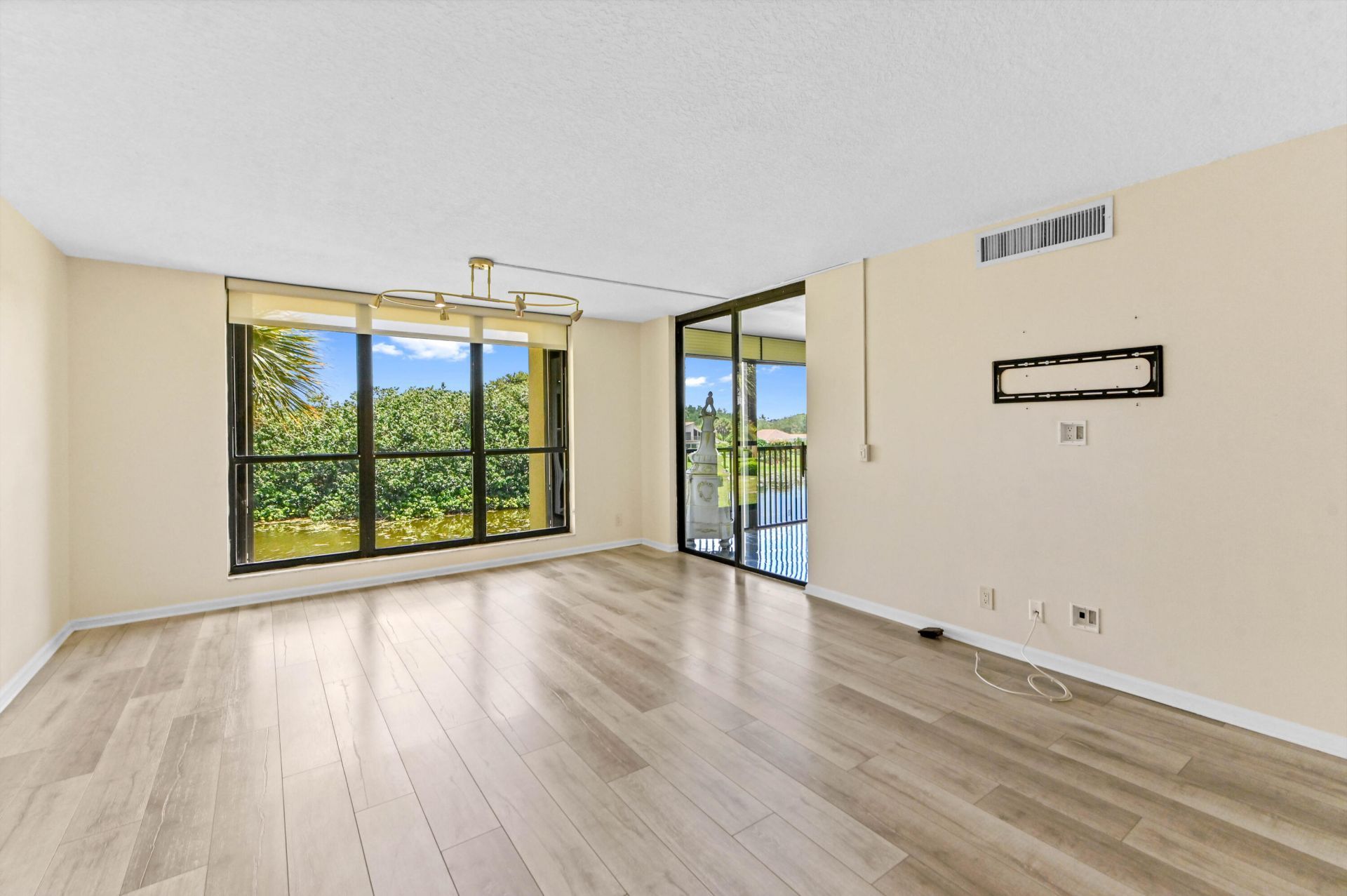 5250 Woodland Lakes Drive, Unit 327, Palm Beach Gardens, FL 33418 Photo