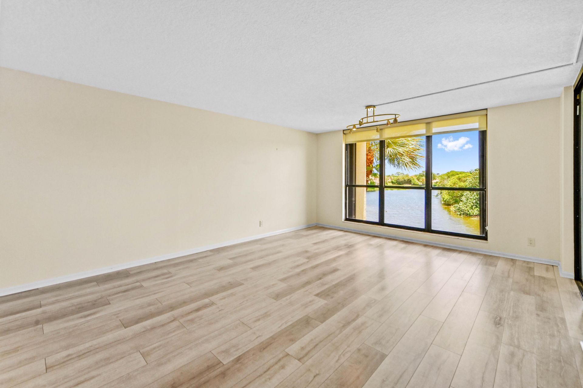 5250 Woodland Lakes Drive, Unit 327, Palm Beach Gardens, FL 33418 Photo