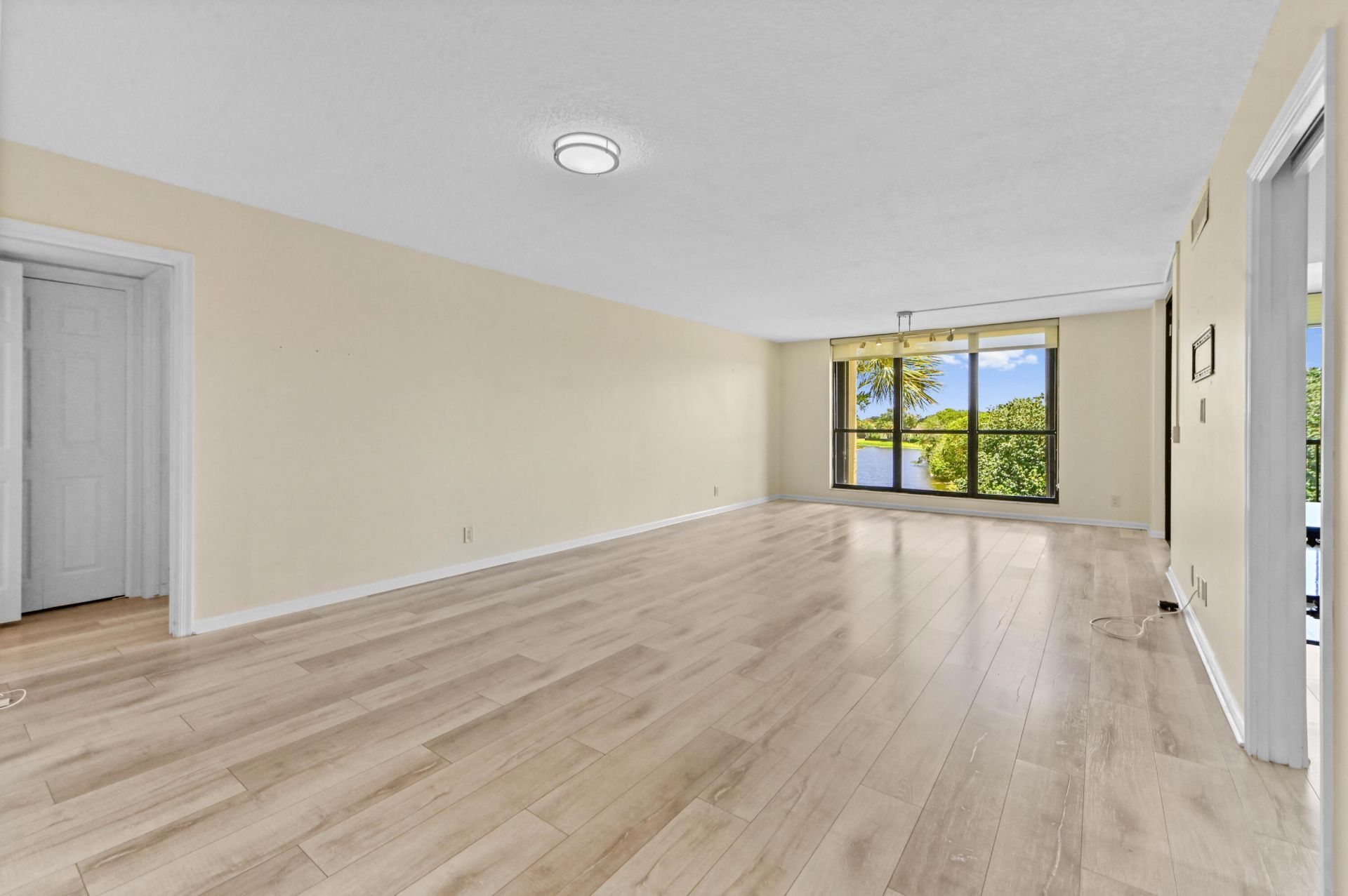 5250 Woodland Lakes Drive, Unit 327, Palm Beach Gardens, FL 33418 Photo