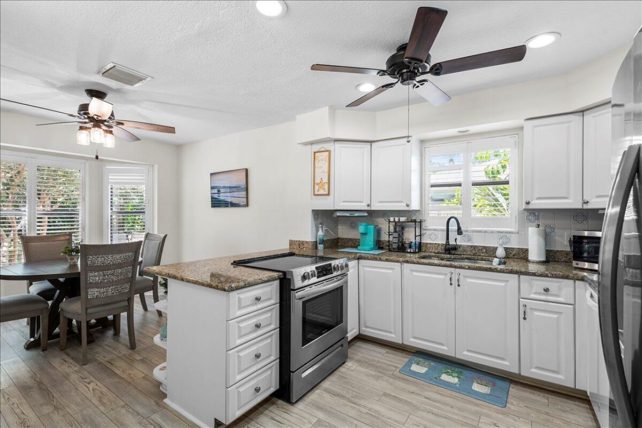 2250 SE Country Club Lane, Stuart, FL 34996 Photo