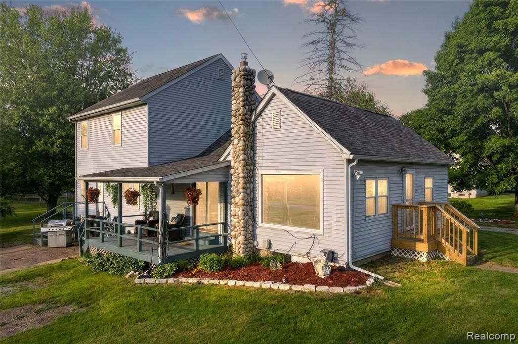2154 W Maple Avenue, Flint Township, MI 48507 Main Photo