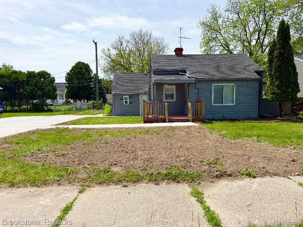 18374 Mesle Street , Roseville, MI 48066