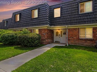 1880 Colonial Village Way, Waterford Twp, MI 48328