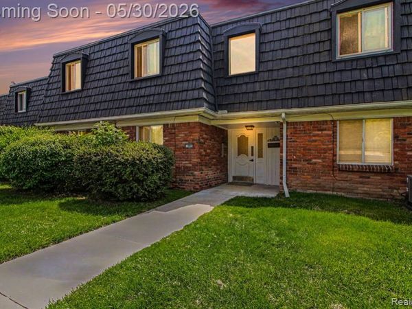1880 Colonial Village Way, Waterford Twp, MI 48328