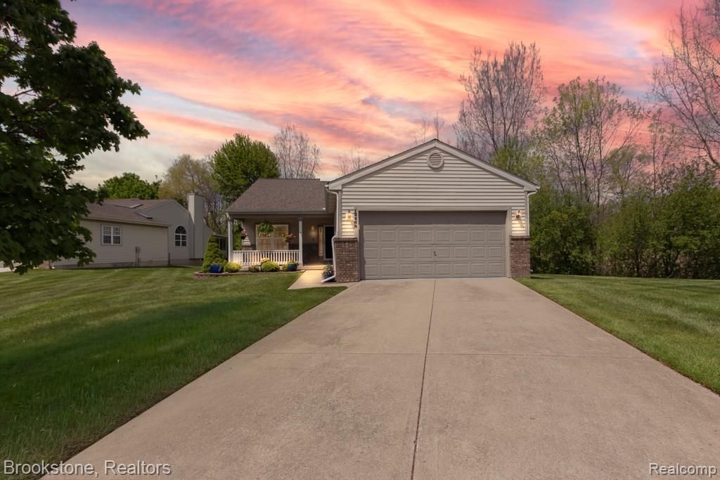 12465 Pagels Drive, Grand Blanc, MI 48439 Main Photo