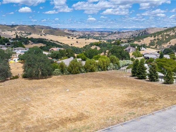 9940 Bluegill Drive, Paso Robles, CA 93446