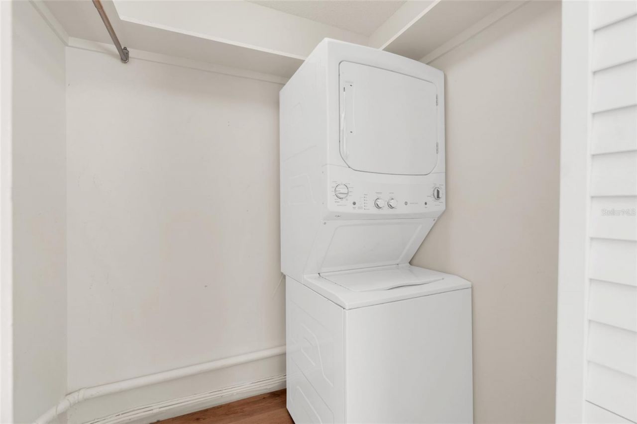 5996 Hibiscus Drive, Unit 6, Bradenton, FL 34207 Photo