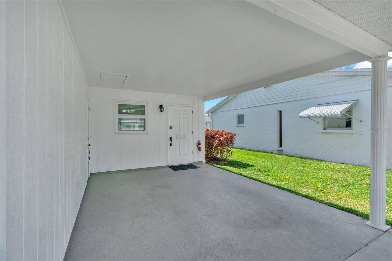 5996 Hibiscus Drive, Unit 6, Bradenton, FL 34207 Photo